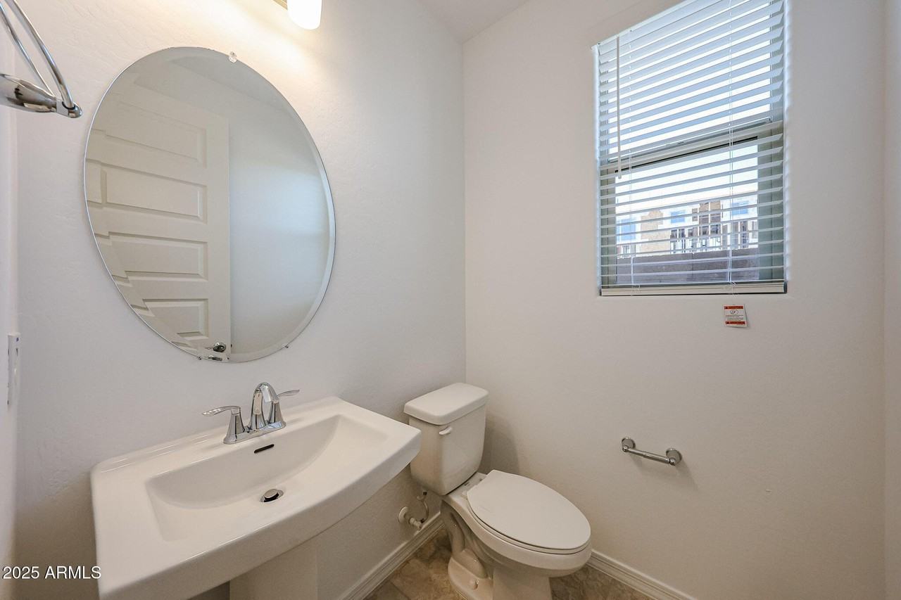 8721 W Windsor Blvd - Photo 7 of 20