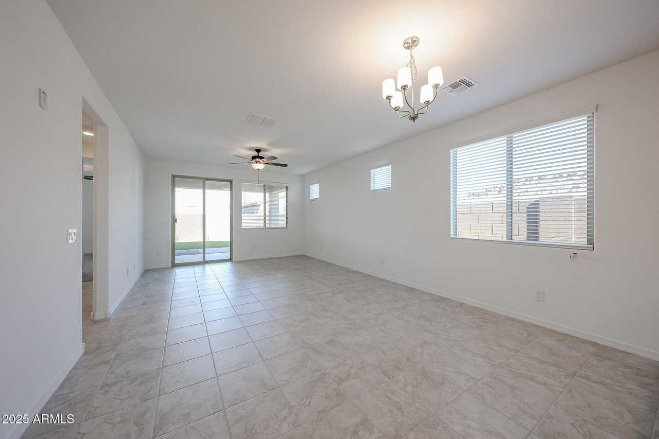 8722 W Pasadena Ave - Photo 4 of 18