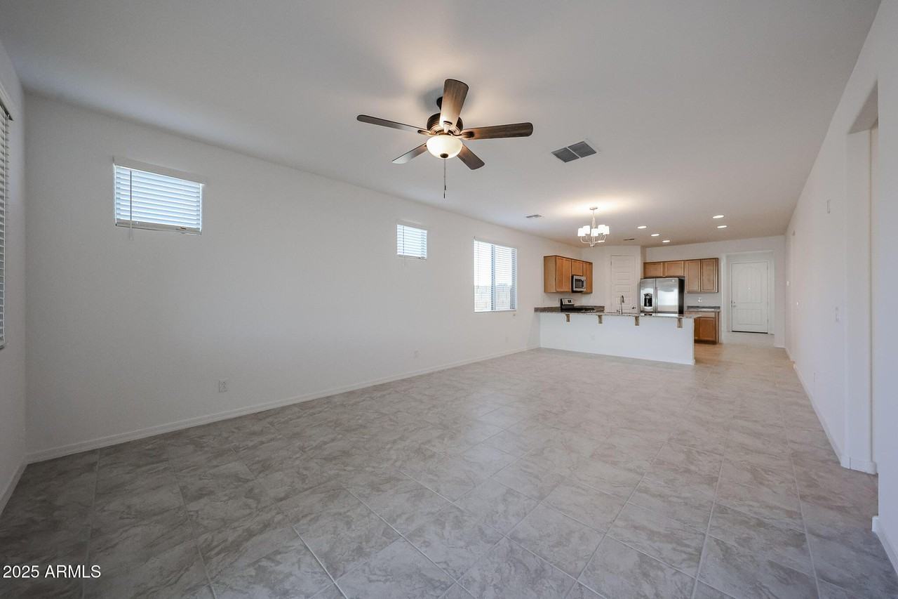 8722 W Pasadena Ave - Photo 5 of 18