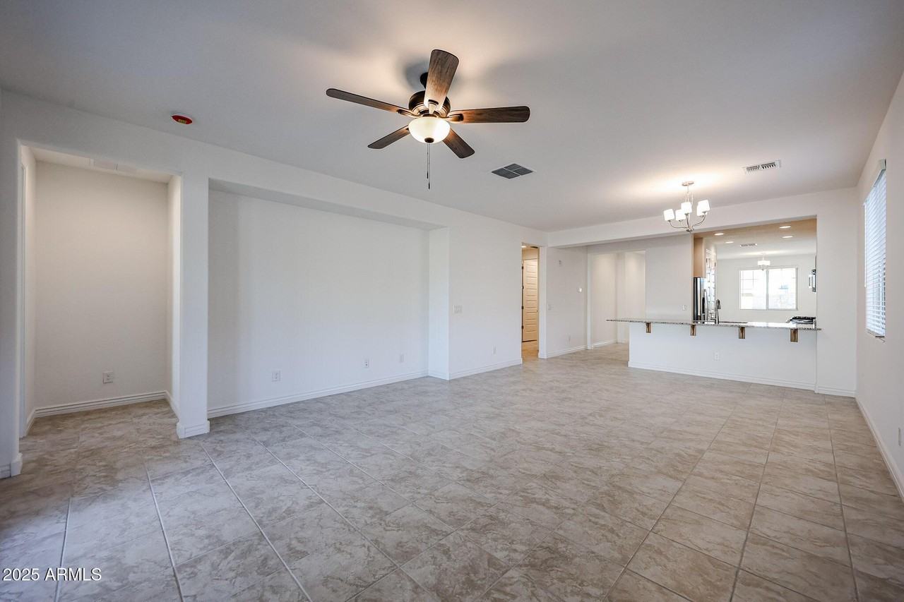 8734 W Pasadena Ave - Photo 6 of 21