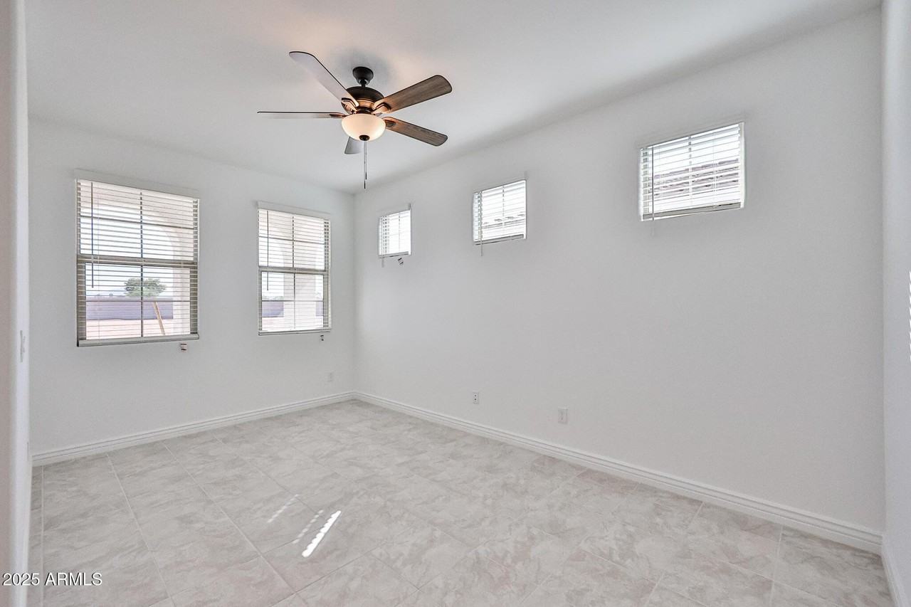 8738 W Pasadena Ave - Photo 6 of 20