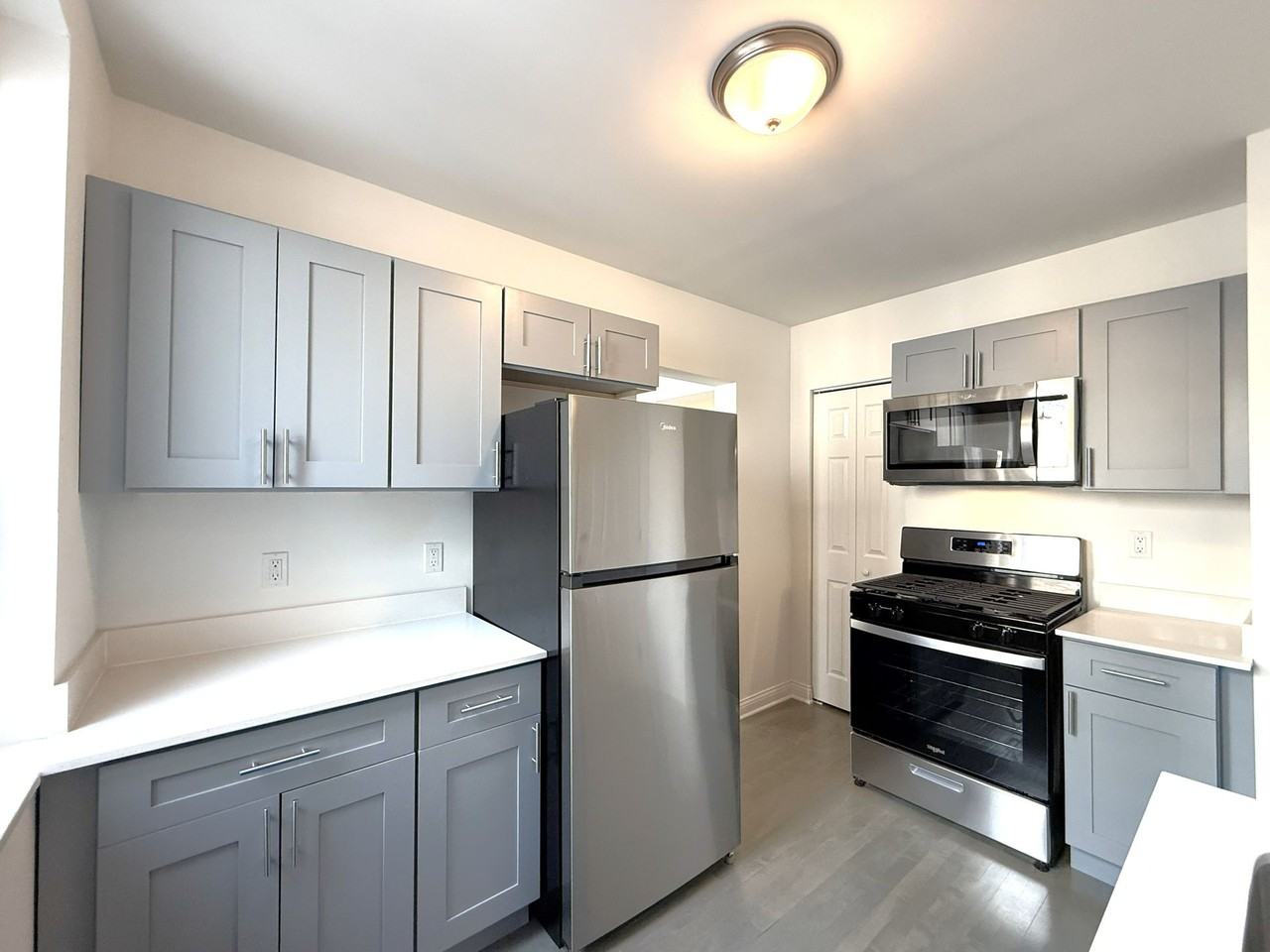 1800 N Farwell Apartments - Photo 3 of 7