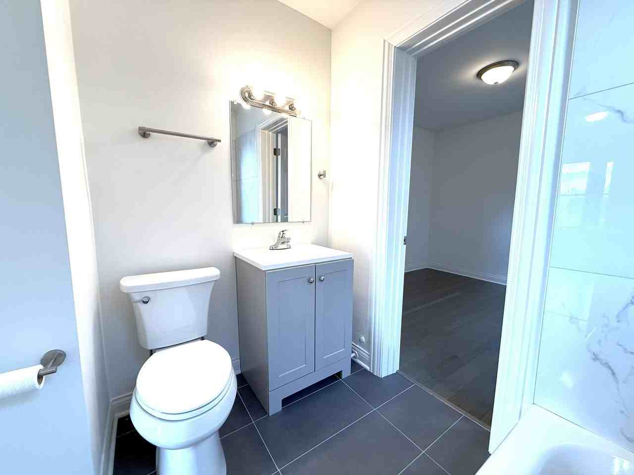 1800 N Farwell Apartments - Photo 4 of 7