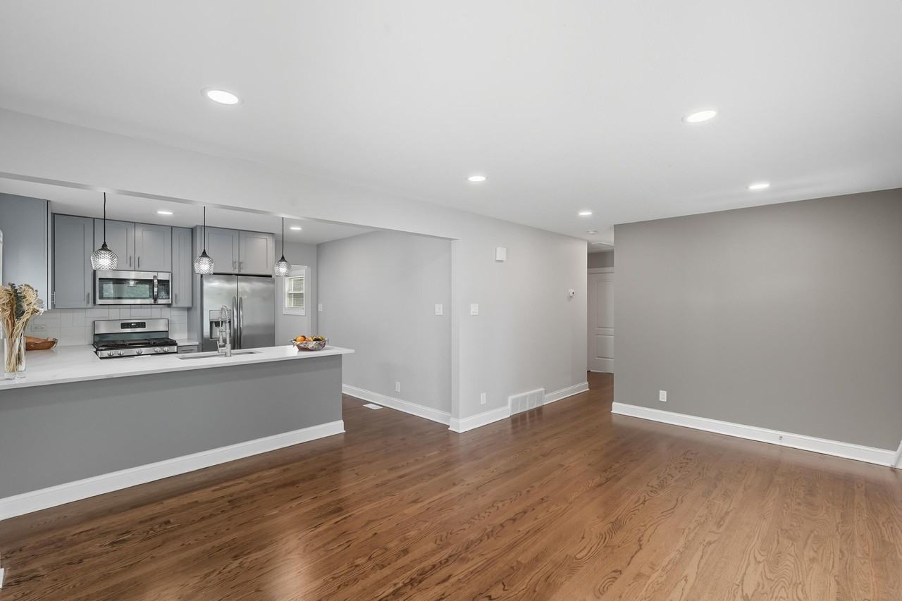 6833 Baring Ave - Photo 4 of 24