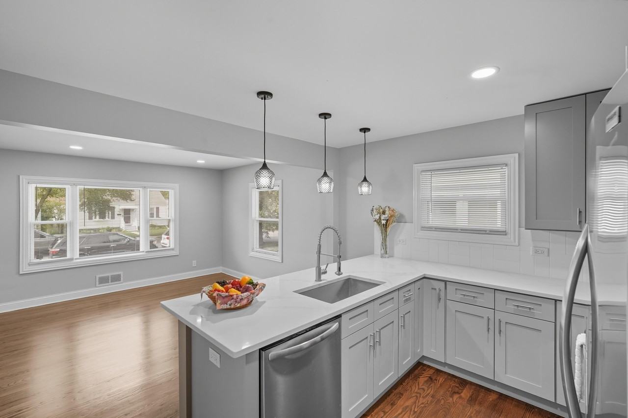 6833 Baring Ave - Photo 5 of 24