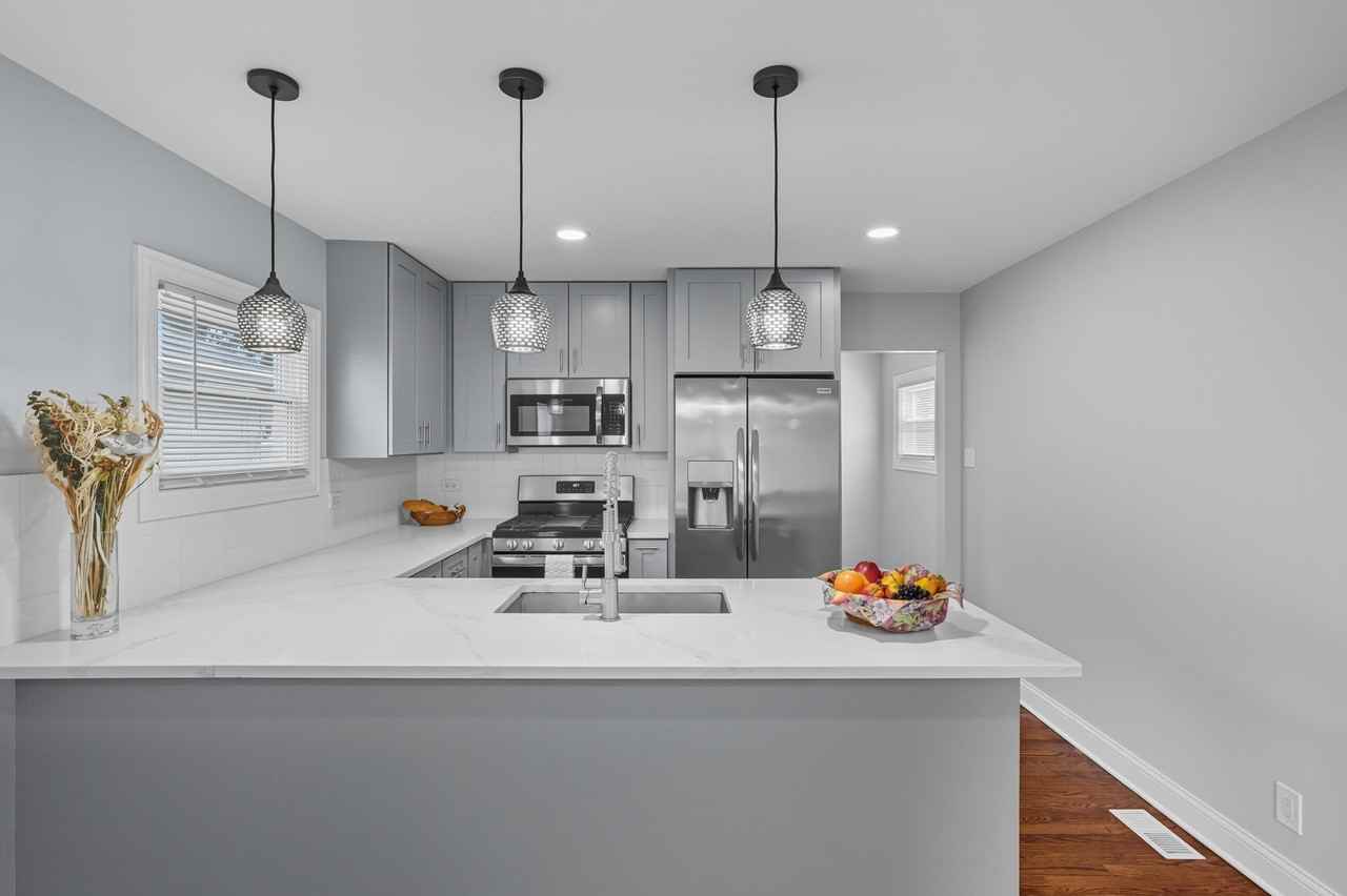 6833 Baring Ave - Photo 6 of 24