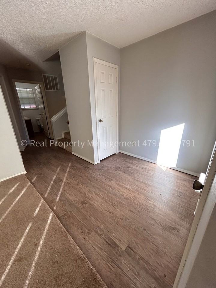 106 Oak St - Photo 3 of 26