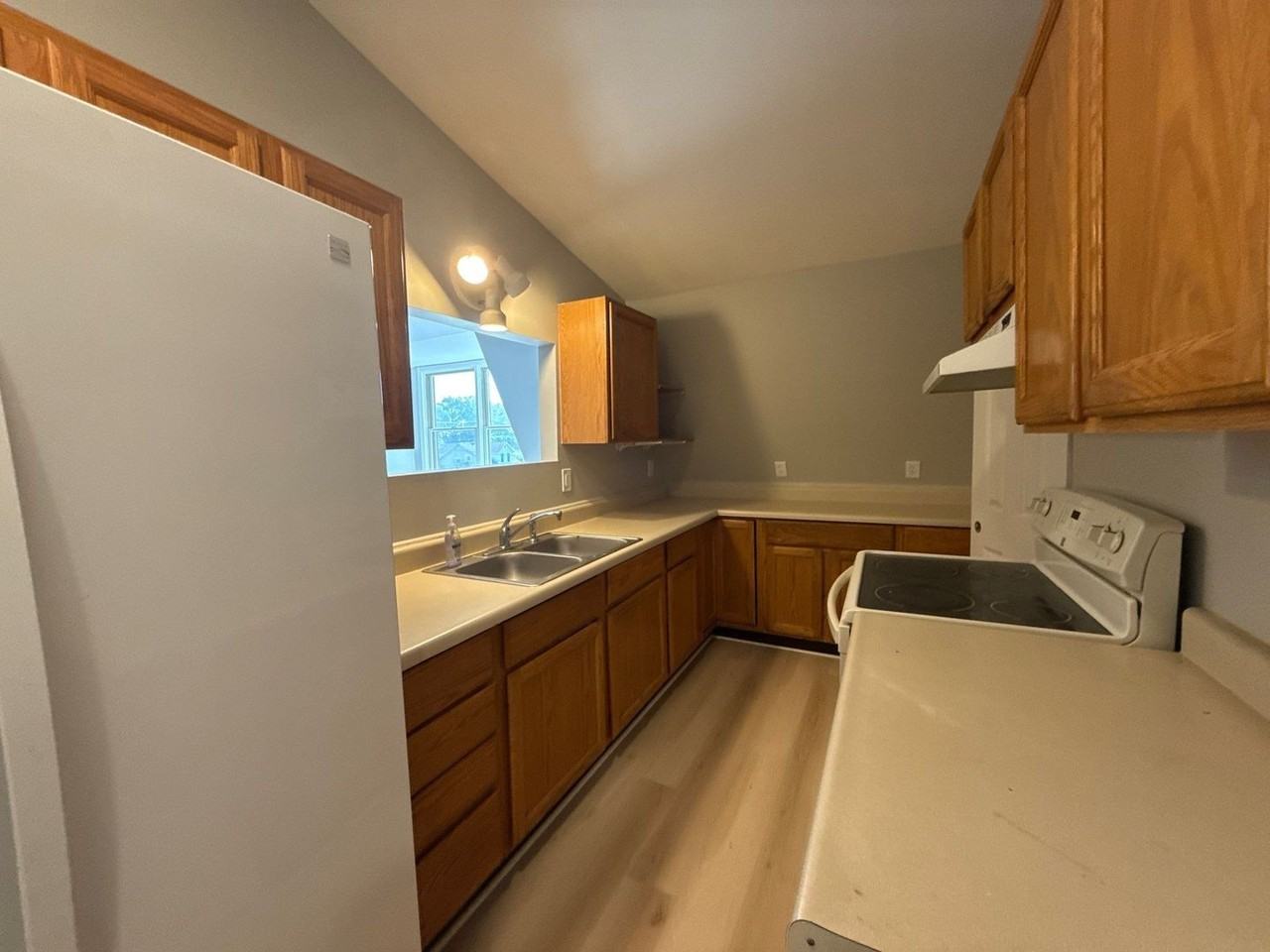 12102 Belair Rd - Photo 4 of 11