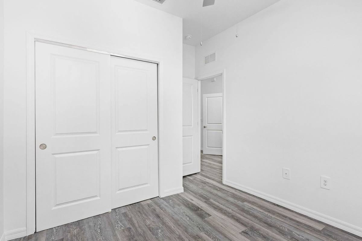 1156 Melville Rd - Photo 4 of 10