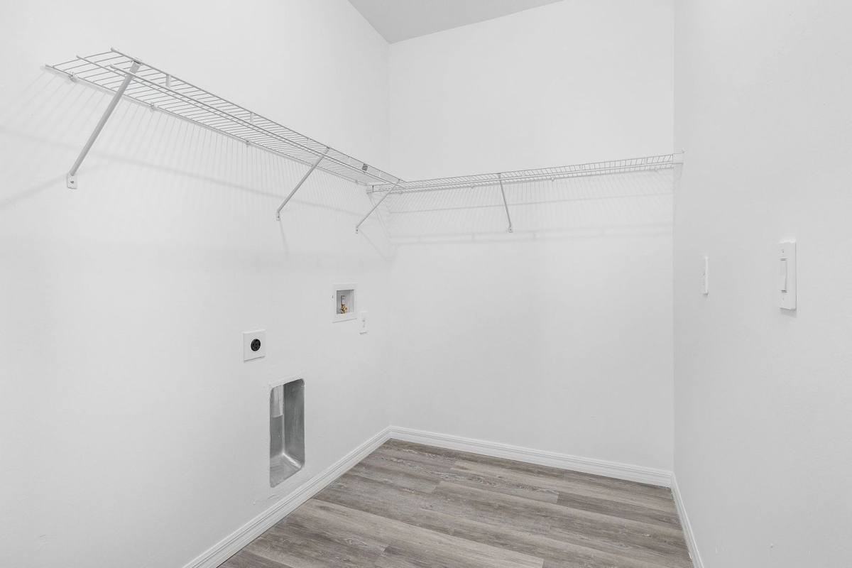 1156 Melville Rd - Photo 5 of 10