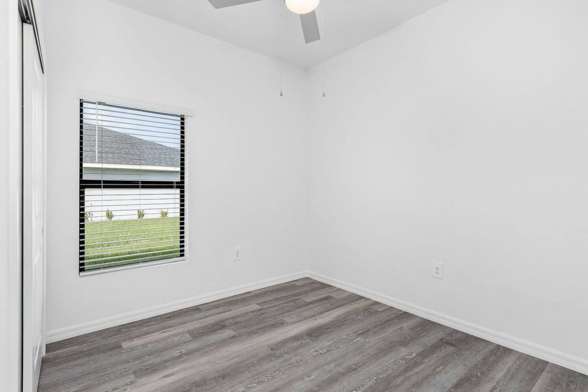 1156 Melville Rd - Photo 6 of 10