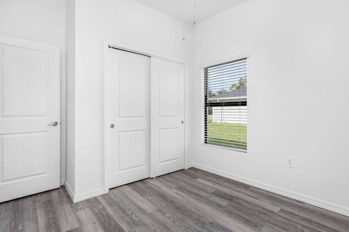 1156 Melville Rd - Photo 7 of 10