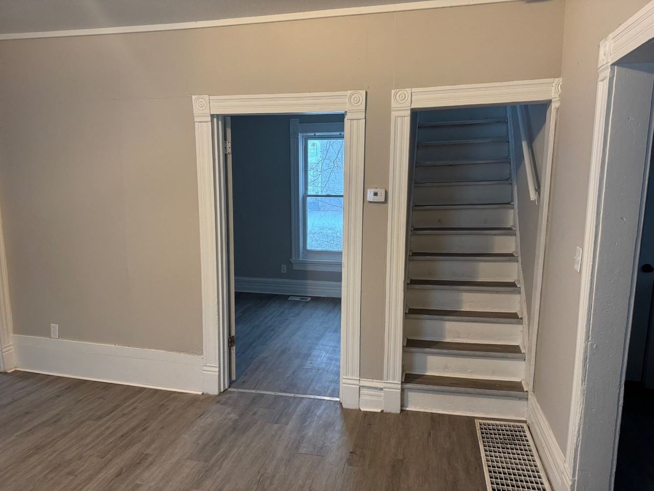 906 W 22nd St - Photo 5 of 23