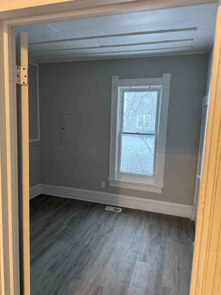 906 W 22nd St - Photo 7 of 23