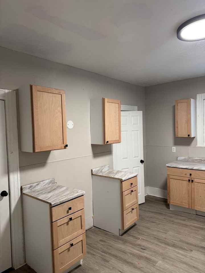 906 W 22nd St - Photo 6 of 23