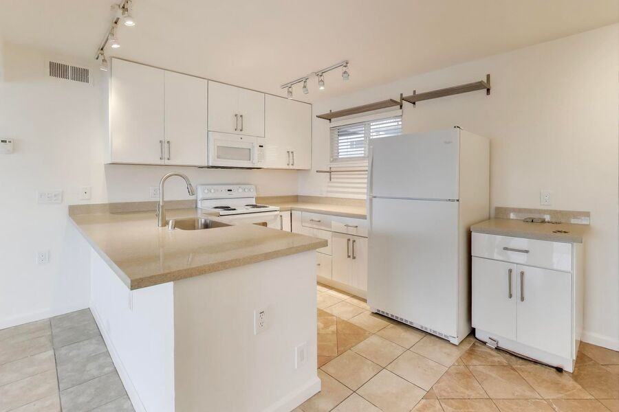 1701 Shoreline Drive - Photo 3 of 25