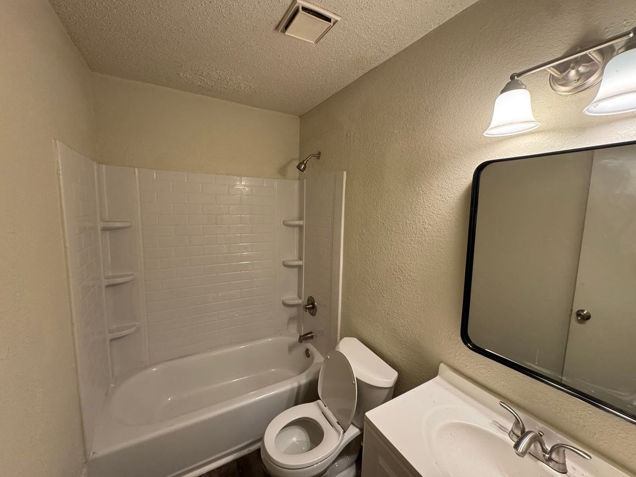 301 Erby Ave - Photo 2 of 5