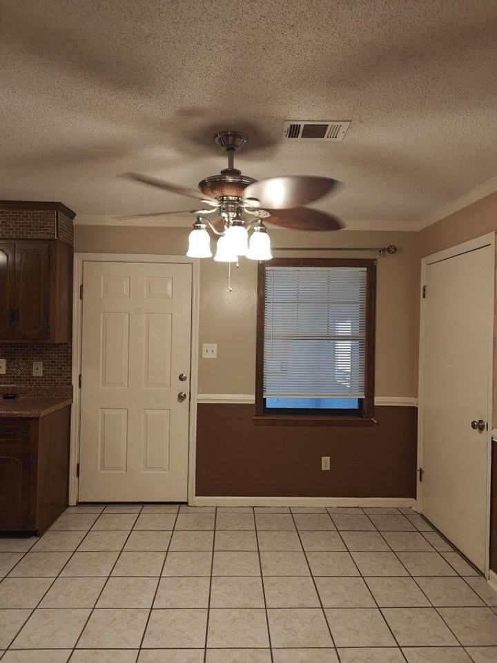 3718 Byrd Rd - Photo 6 of 32