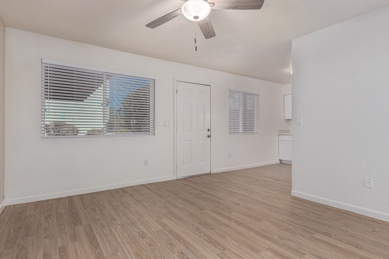 The Manhattan - Photo 3 of 22