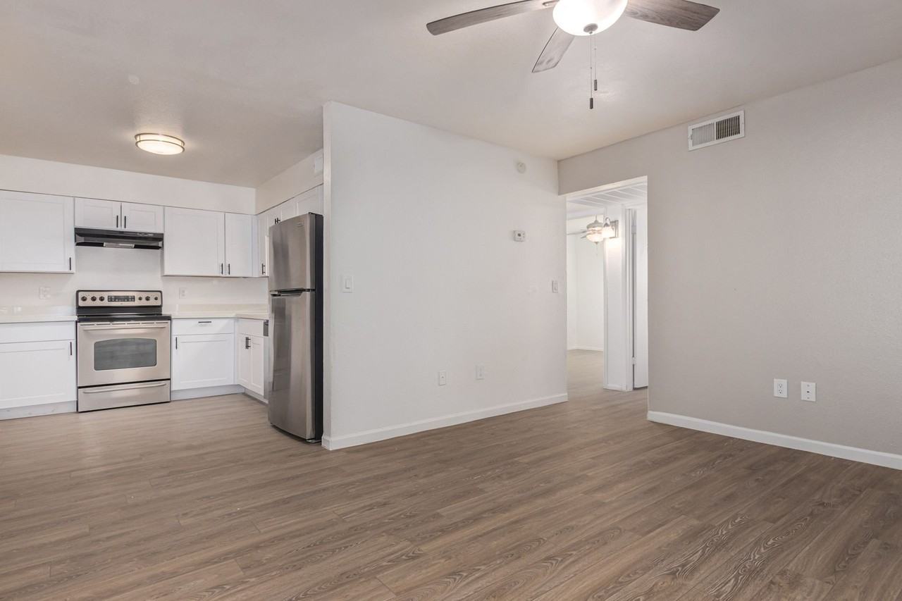 The Manhattan - Photo 5 of 22