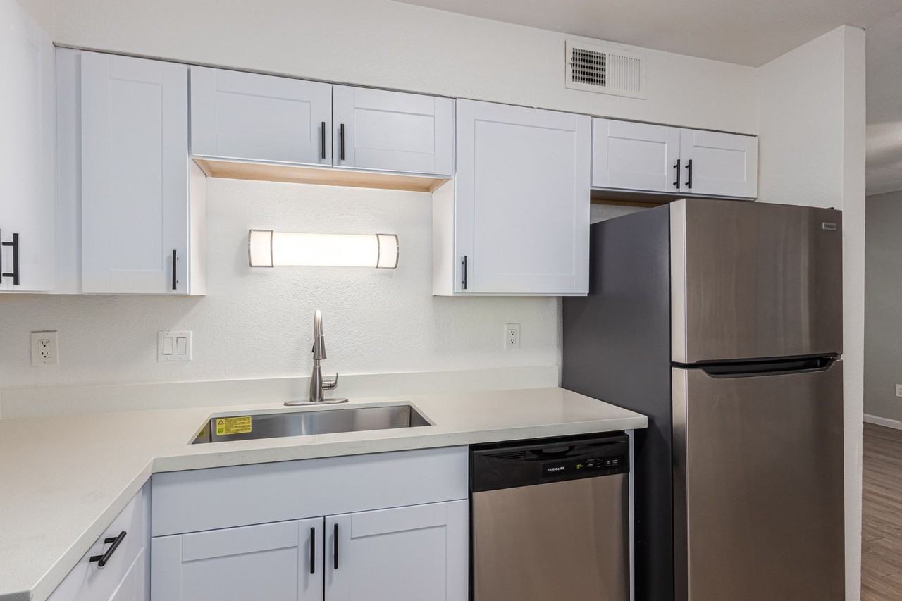 The Manhattan - Photo 7 of 22