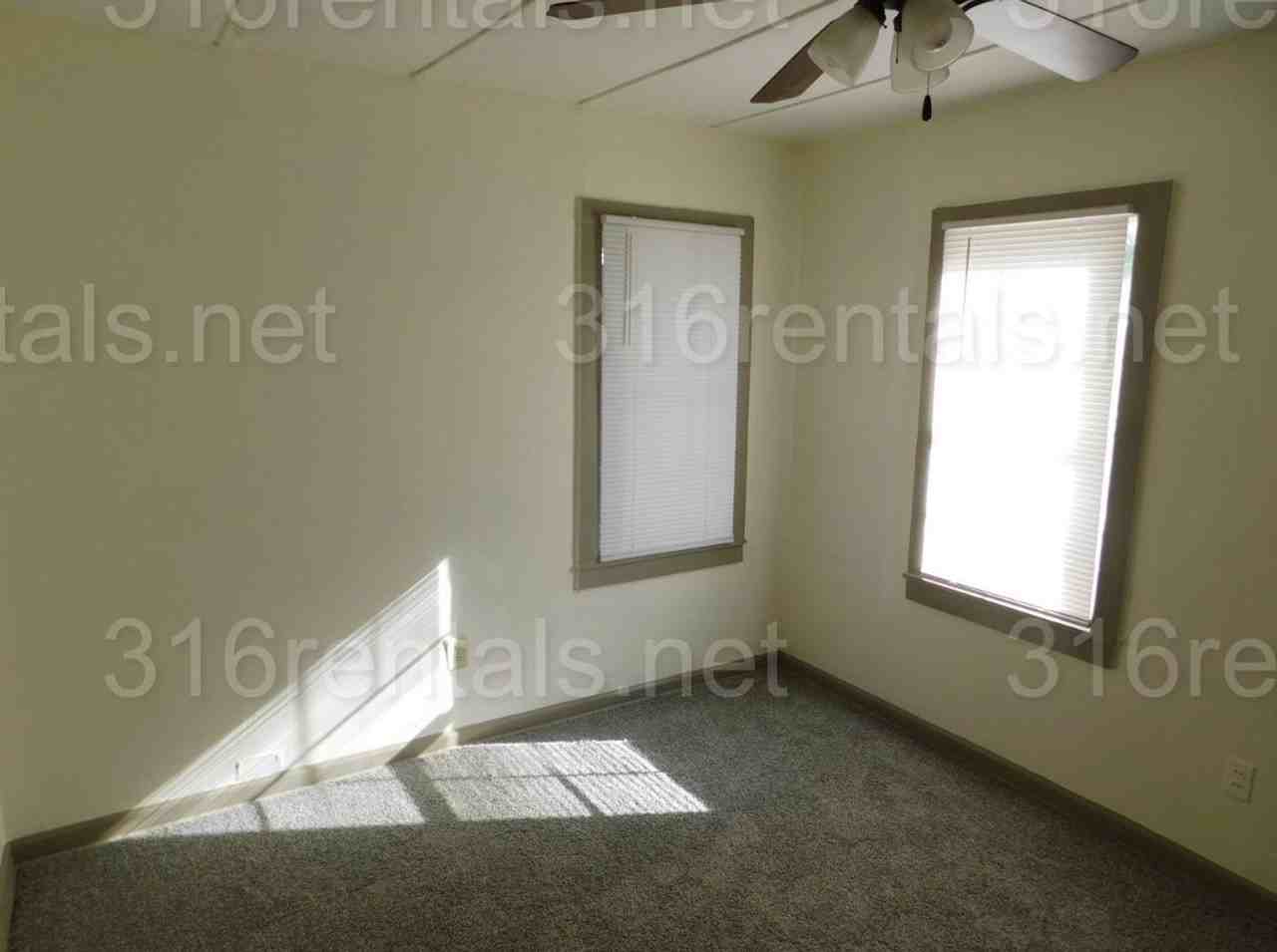 1134 Ada St - Photo 4 of 7