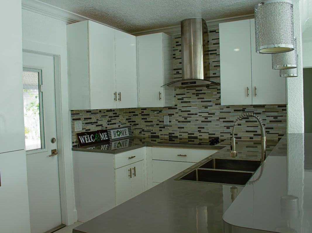 1211 W 34th St - Photo 2 of 18