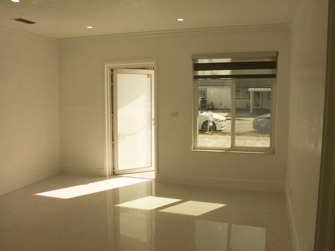 1211 W 34th St - Photo 3 of 18