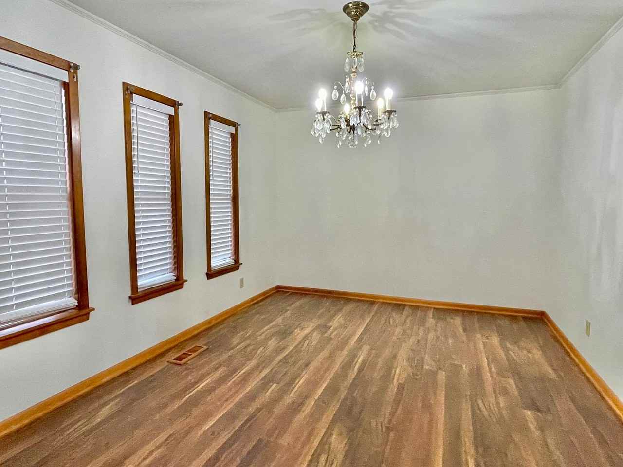 504 Webb St - Photo 4 of 20