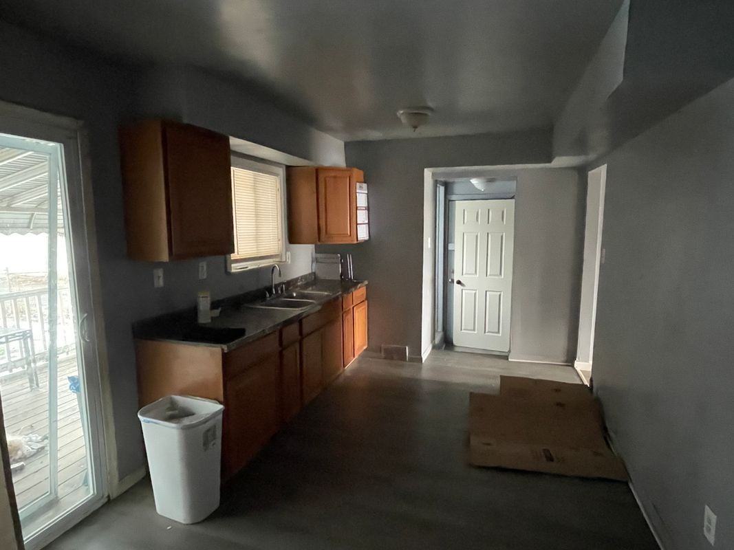 4552 7th St - Photo 4 of 21