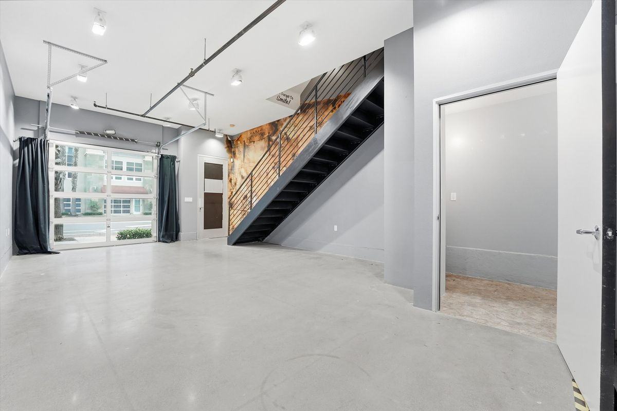 911 E Santa Ana Blvd - Photo 5 of 29