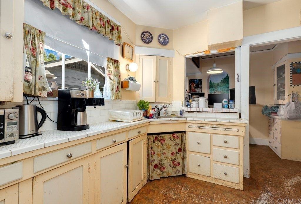 1791 Rose Villa St - Photo 4 of 38