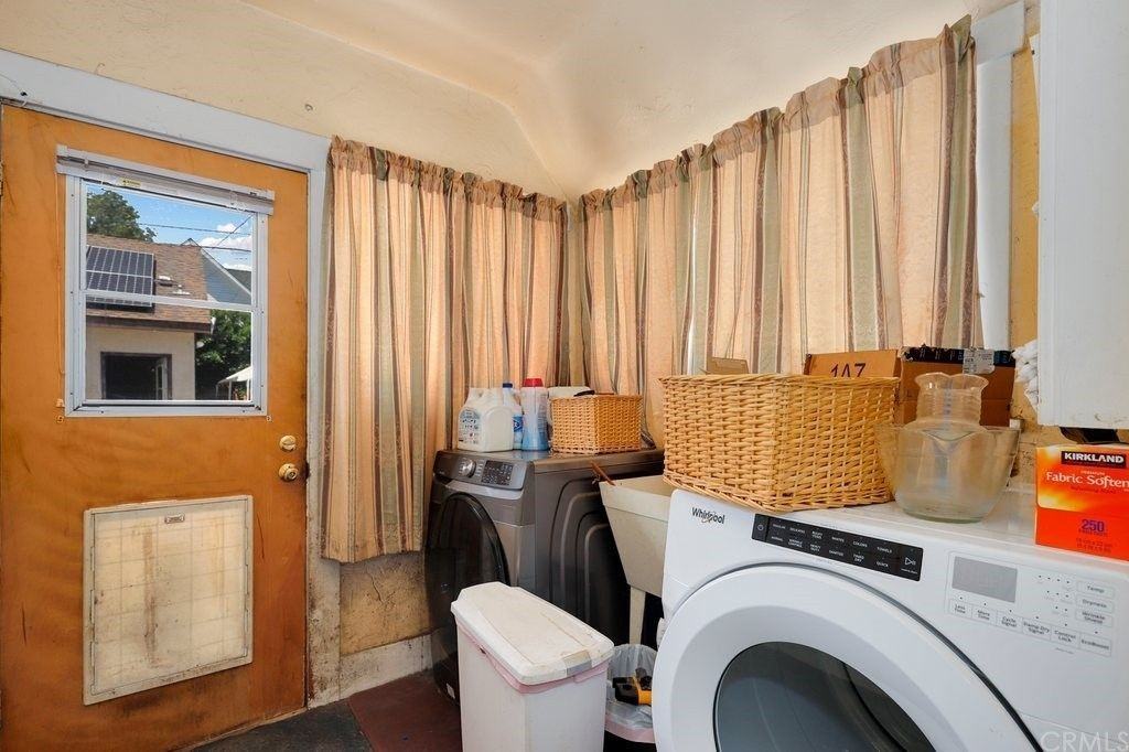 1791 Rose Villa St - Photo 5 of 38