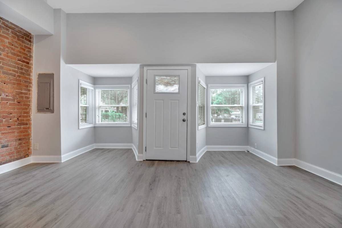 1679 Montello Ave Ne - Photo 3 of 14