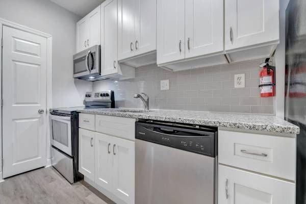 1679 Montello Ave Ne - Photo 5 of 14