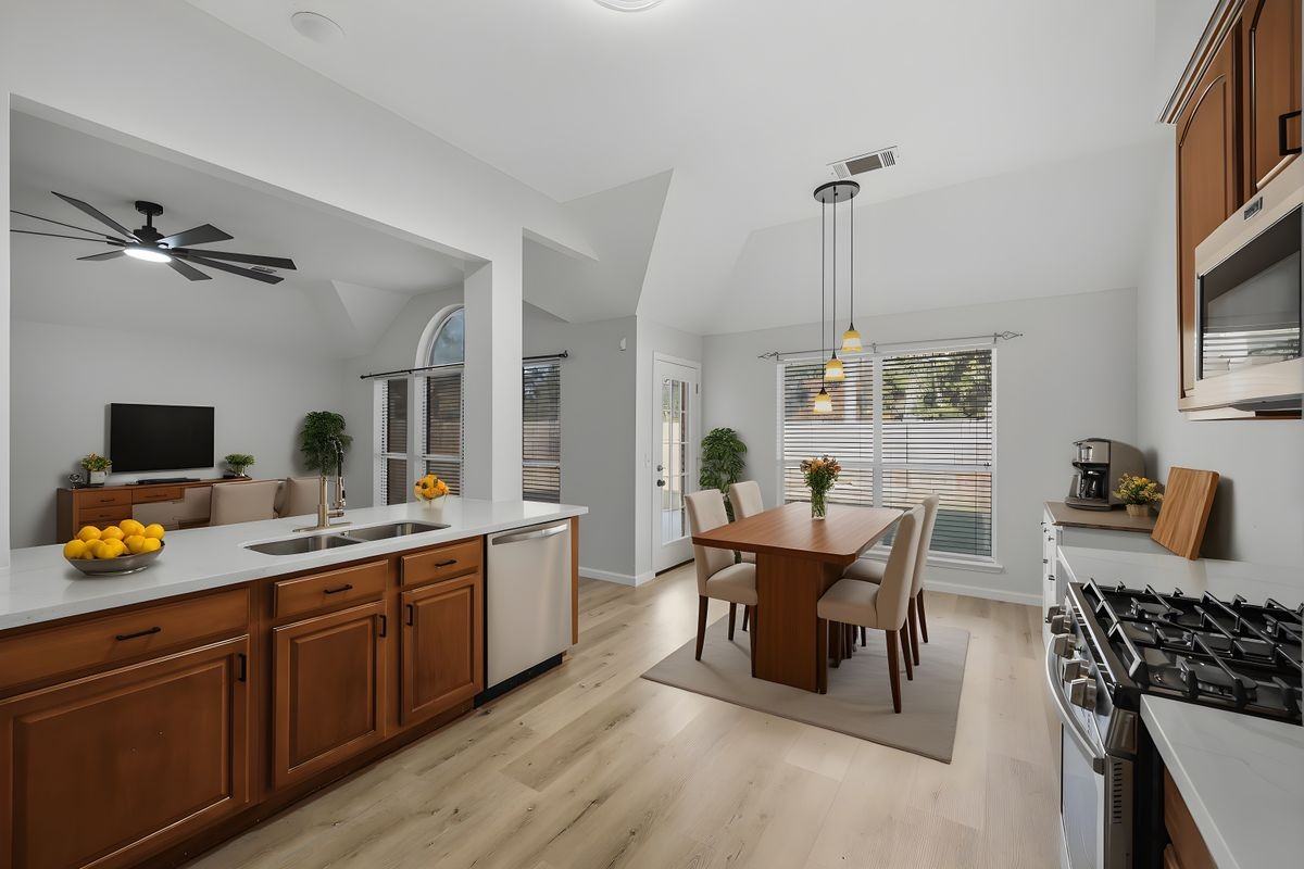 19134 Milloak Dr - Photo 4 of 31