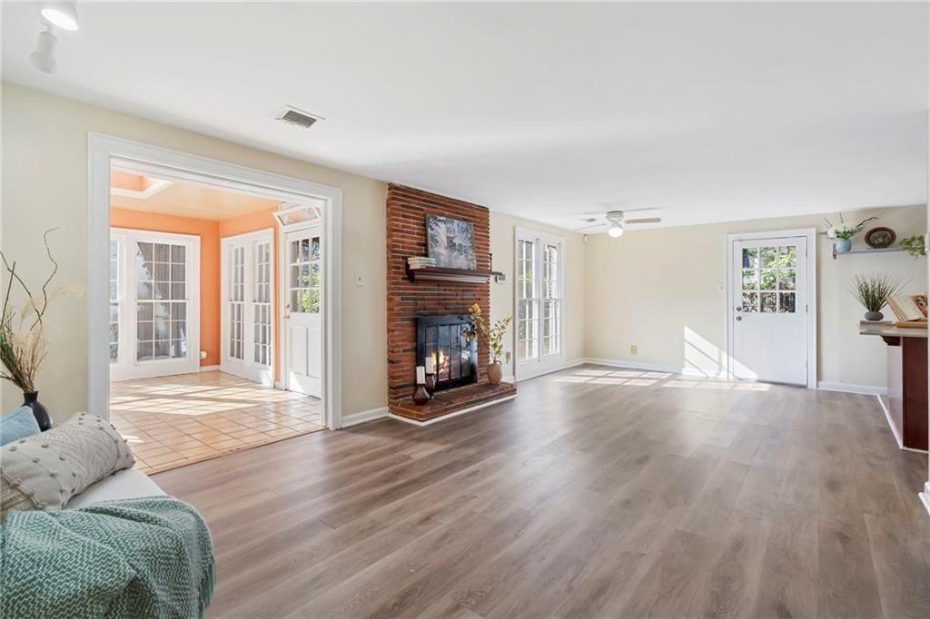 2451 Warwick Cir Ne - Photo 3 of 30