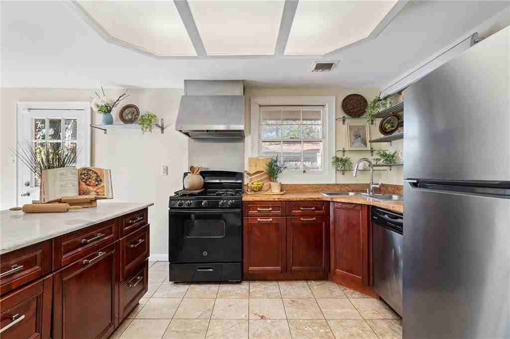 2451 Warwick Cir Ne - Photo 5 of 30