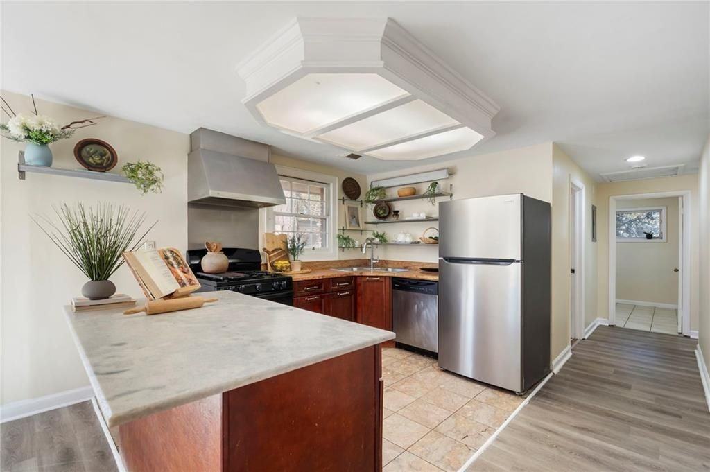 2451 Warwick Cir Ne - Photo 7 of 30