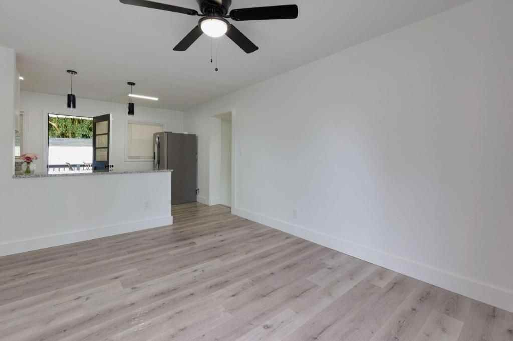 2636 Sandtown Rd Sw - Photo 3 of 12