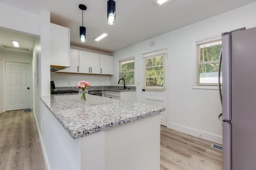 2636 Sandtown Rd Sw - Photo 5 of 12