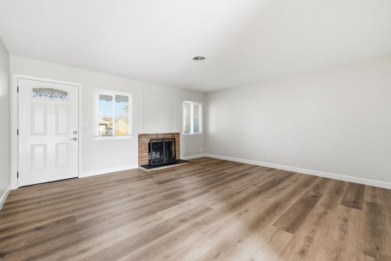 3122 W Maywood Ave - Photo 2 of 15