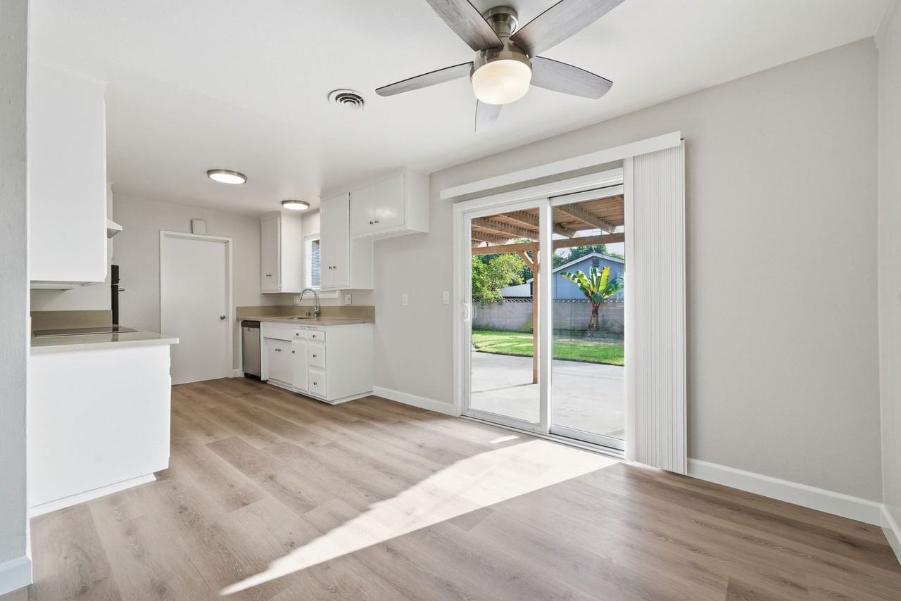 3122 W Maywood Ave - Photo 4 of 15