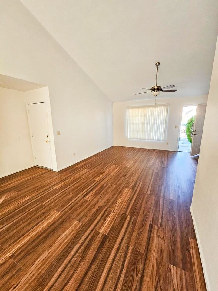 7027 W Cherry Hills Dr - Photo 4 of 11