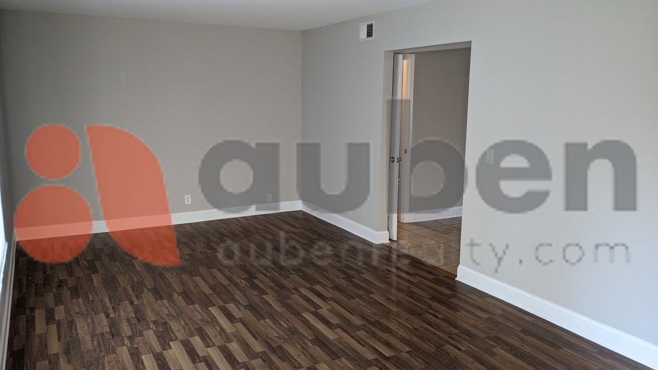 3913 Bowman Ln - Photo 2 of 16