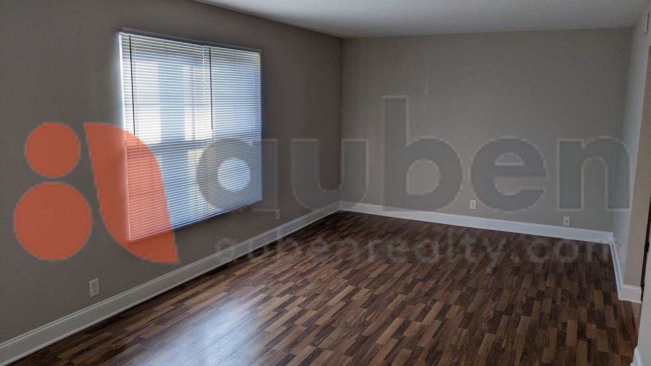 3913 Bowman Ln - Photo 3 of 16