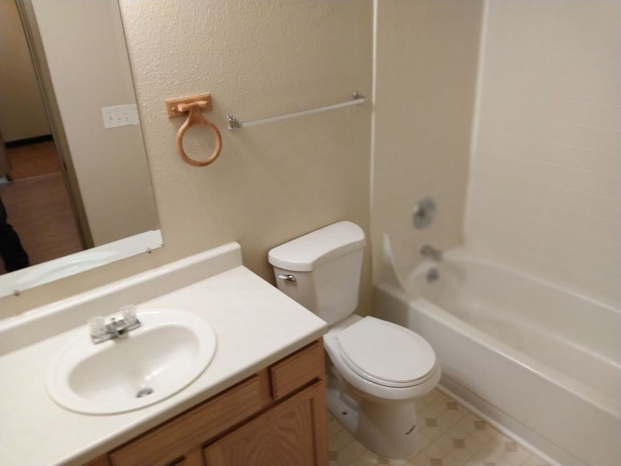 321 N 5th St ##20 - Photo 3 of 6