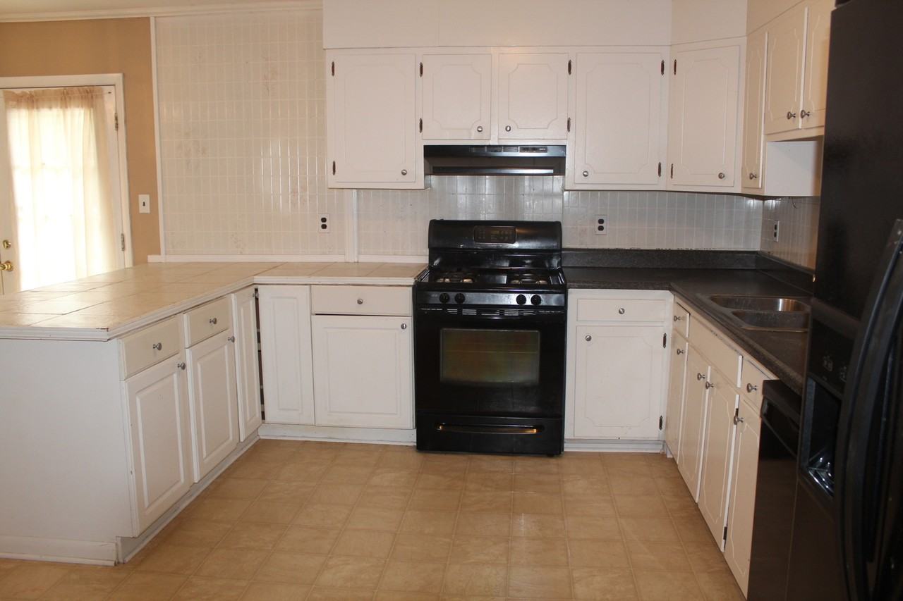 1906 Saint Paul Ave - Photo 3 of 17