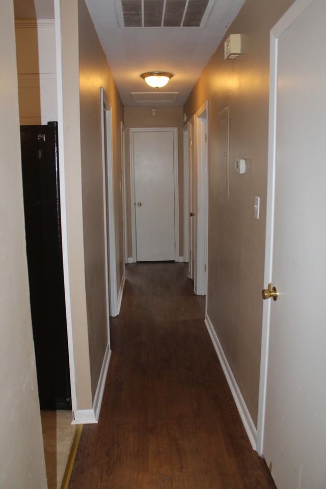 1906 Saint Paul Ave - Photo 4 of 17