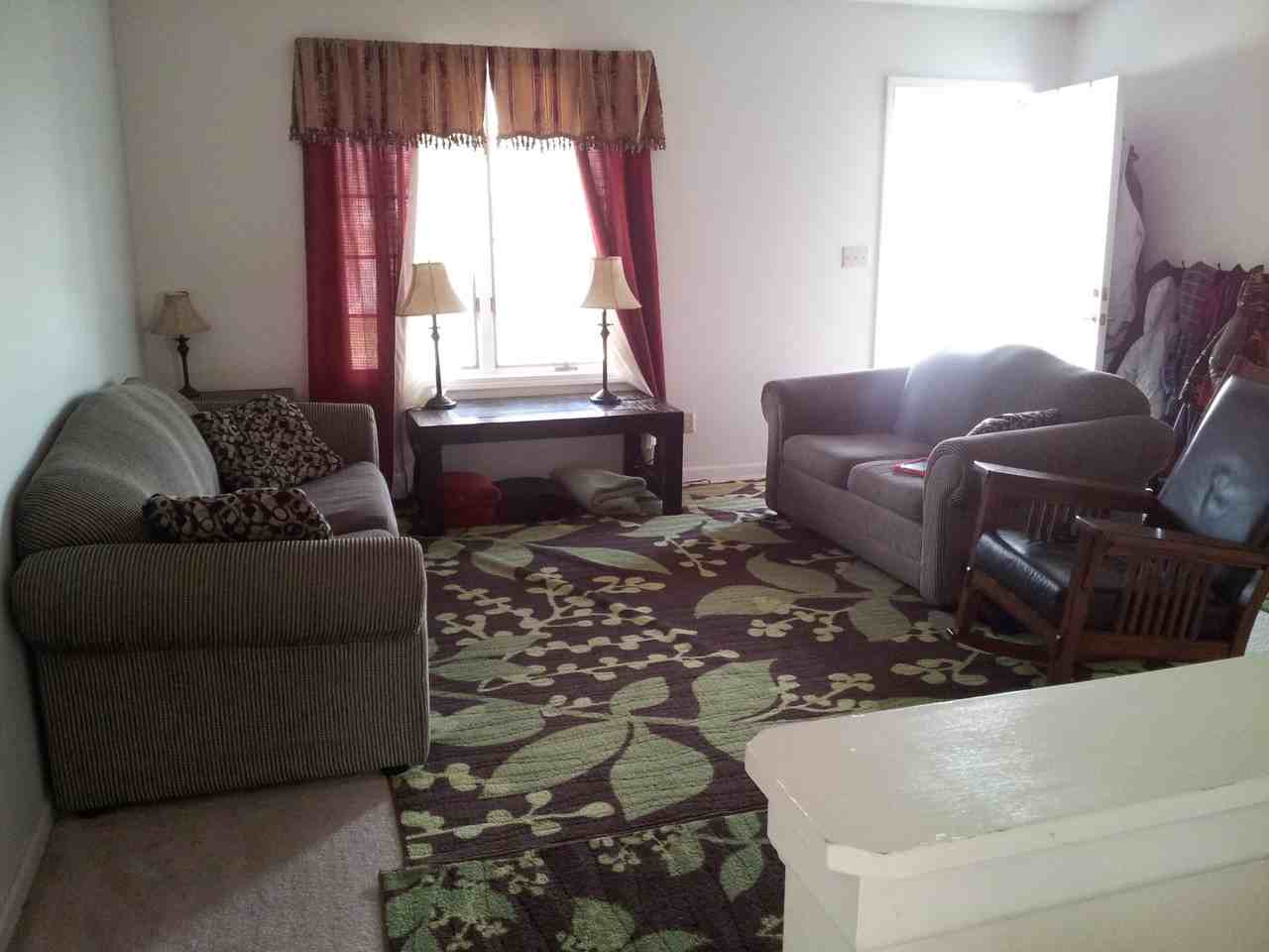 1610 Essex Dr - Photo 4 of 7